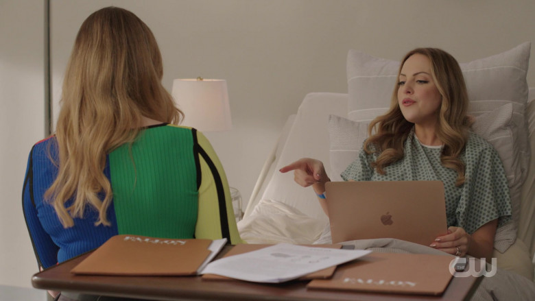Apple MacBook Laptop of Elizabeth Gillies as Fallon Carrington in Dynasty S05E01 Let's Start Over Again (1)