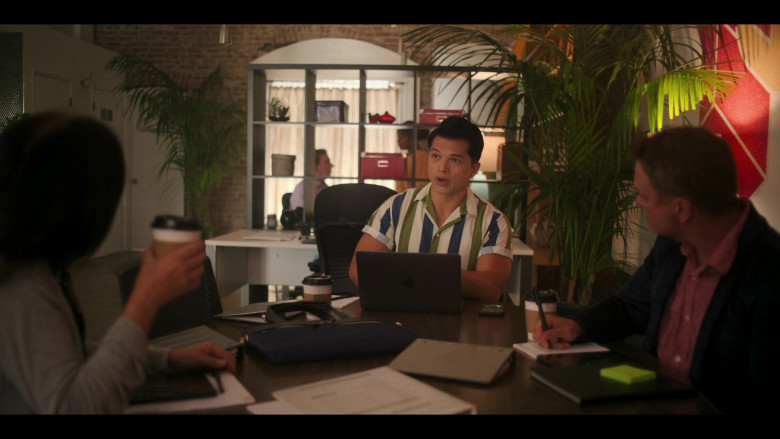Apple MacBook Laptop of Vincent Rodriguez III as Henry in With Love S01E05 Día De Los Muertos (2021)