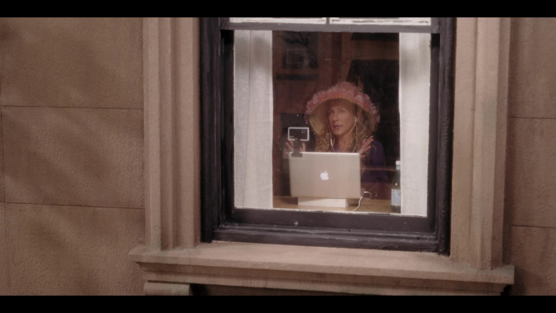 Apple MacBook Pro Laptop Computer of Sarah Jessica Parker as Carrie Bradshaw in And Just Like That… S01E05 TV Show