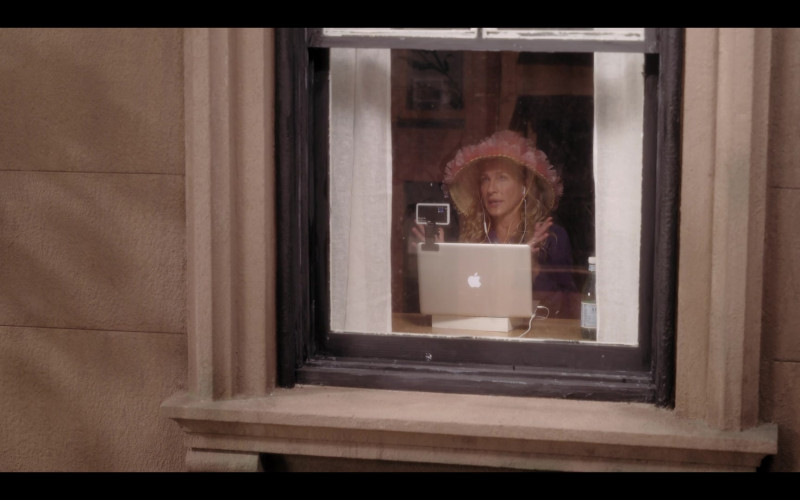 Apple MacBook Pro Laptop Computer of Sarah Jessica Parker as Carrie Bradshaw in And Just Like That… S01E05 TV Show