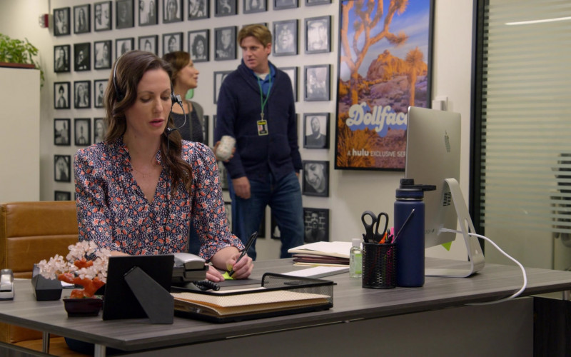 Apple iMac Computer in Curb Your Enthusiasm S11E08 What Have I Done (2021)