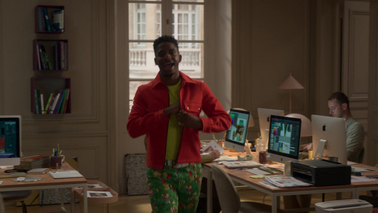Apple iMac Computers in Emily in Paris S02E06 Boiling Point (2)