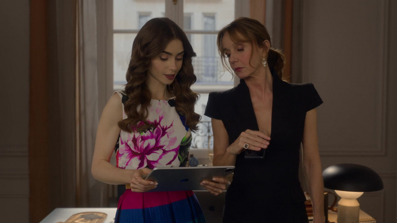 Apple iPad Pro Tablet Used by Lily Collins as Emily Cooper in Emily in Paris S02E06 Boiling Point (2)