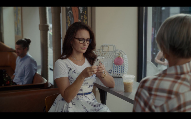 Apple iPhone Smartphone of Kristin Davis as Charlotte York in And Just Like That… S01E03 When in Rome… (2021)