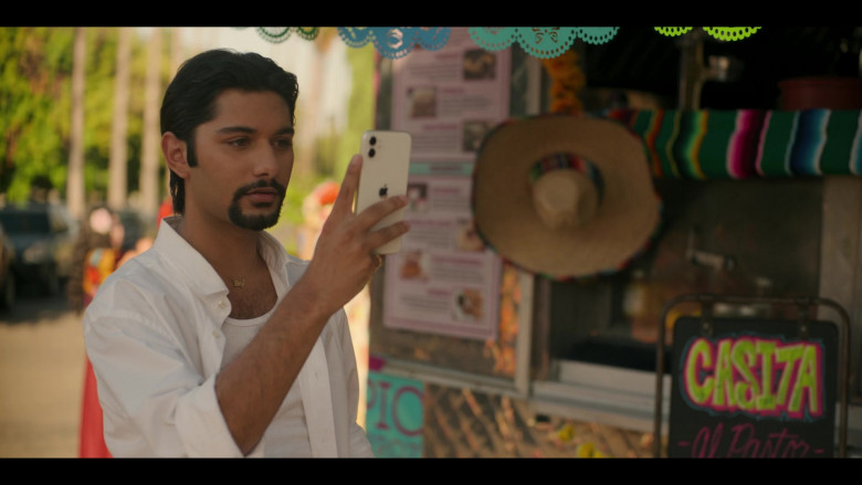 Apple iPhone Smartphone of Mark Indelicato as Jorge Diaz Jr. in With Love S01E05 Día De Los Muertos (2021)