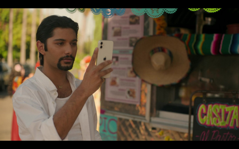 Apple iPhone Smartphone of Mark Indelicato as Jorge Diaz Jr. in With Love S01E05 Día De Los Muertos (2021)