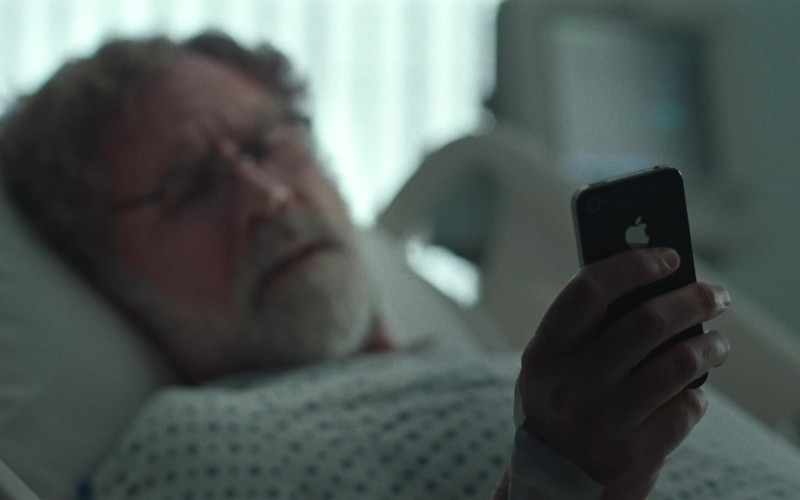 Apple iPhone Smartphone of Will Ferrell as Marty Markowitz in The Shrink Next Door S01E07 The Breakthrough (2)