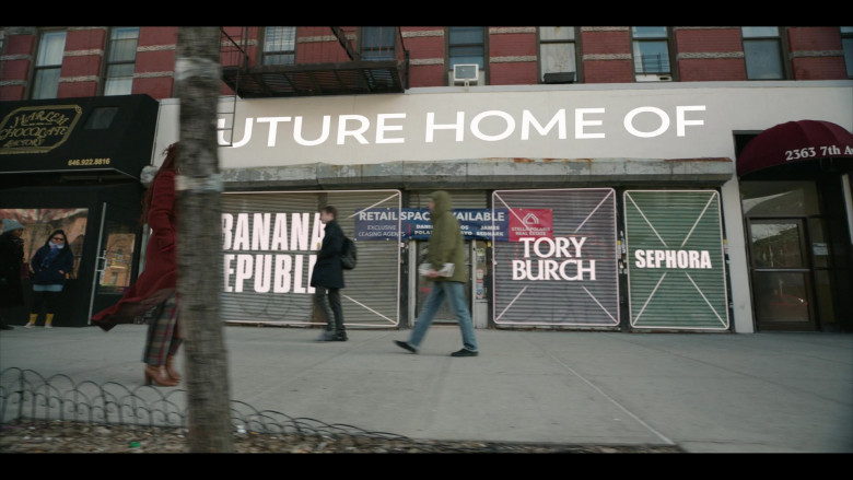 Banana Republic, Tory Burch and Sephora in Harlem S01E01 Pilot (2021)