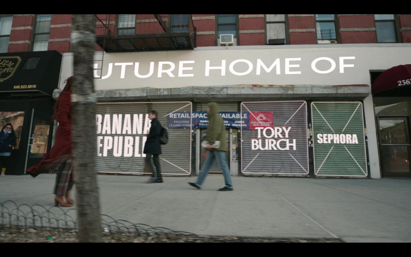 Banana Republic, Tory Burch and Sephora in Harlem S01E01 Pilot (2021)