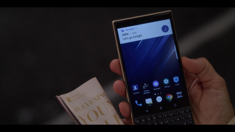 Blackberry Smartphone in And Just Like That… S01E01 Hello It’s Me (2021)