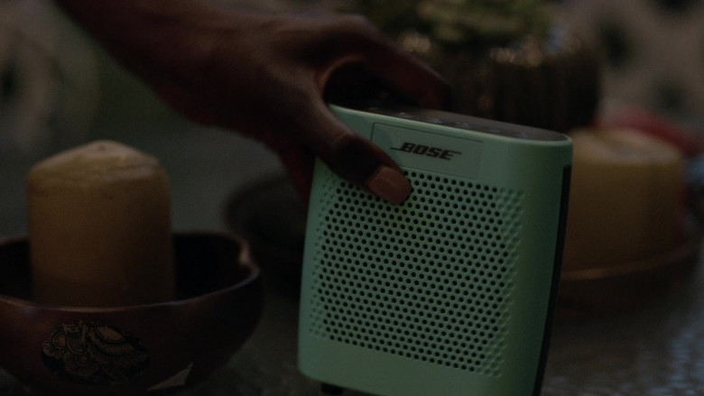 Bose Speaker in Insecure S05E07 Chillin’, Okay! (2)