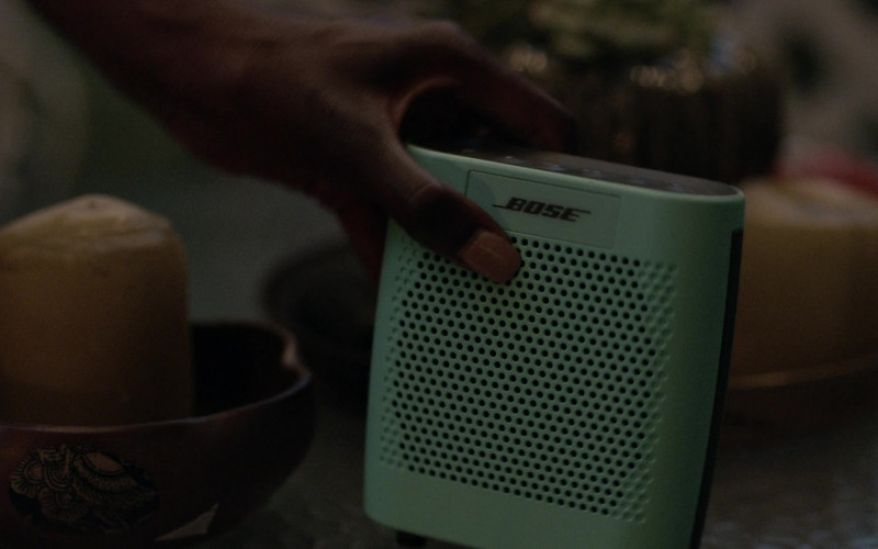 Bose Speaker in Insecure S05E07 Chillin’, Okay! (2)