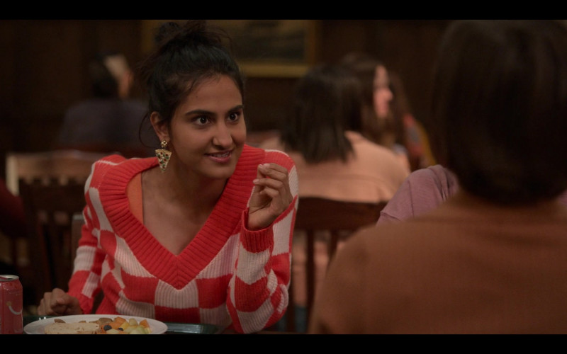 Bubly Sparkling Water Can of Amrit Kaur as Bela Malhotra in The Sex Lives of College Girls S01E07 I Think I’m a Sex Addict (2021)