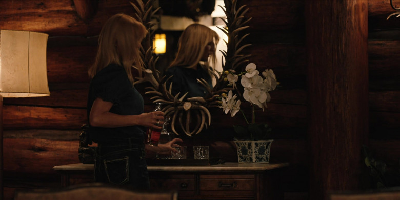 Bulleit Bourbon Whiskey Bottle Held by Kelly Reilly as Beth Dutton in Yellowstone S04E07 Keep the Wolves Close (2021)
