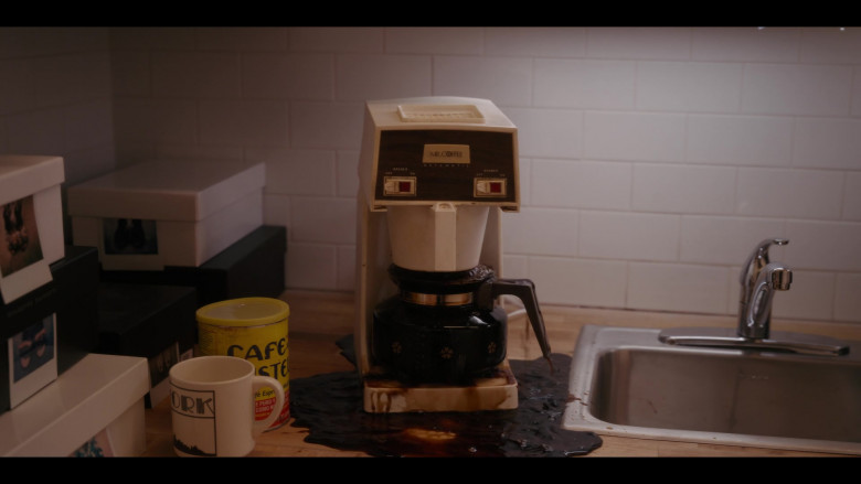 Café Bustelo Coffee in And Just Like That… S01E04 Some of My Best Friends (2)