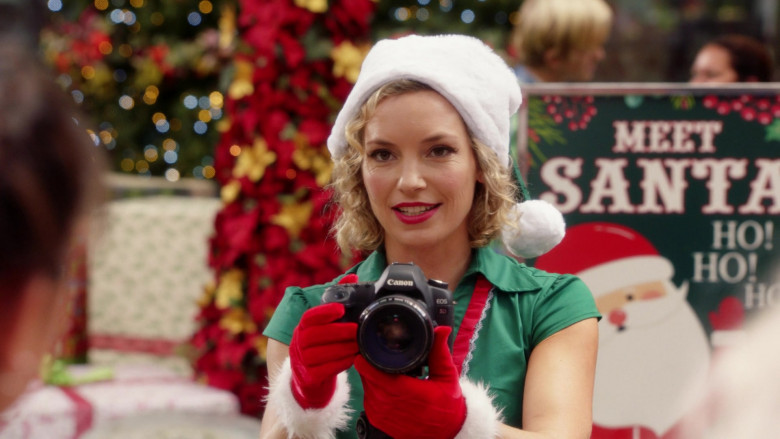 Canon EOS Camera Used by Perdita Weeks as Juliet Higgins in Magnum P.I. S04E09 Better Watch Out (2021)