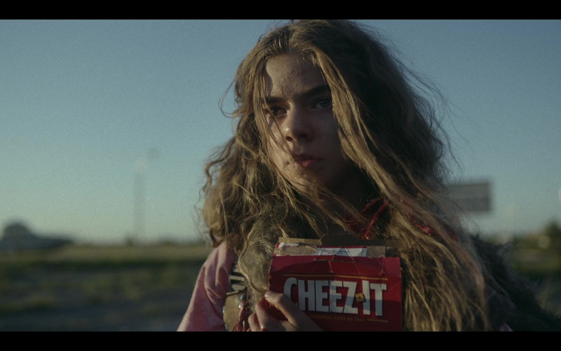 Cheez-It Crackers in Station Eleven S01E02 A Hawk from a Handsaw (2)