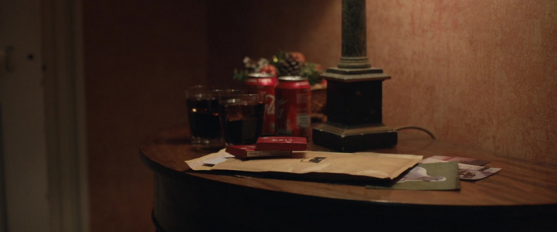 Coca-Cola Drinks in Silent Night (3)