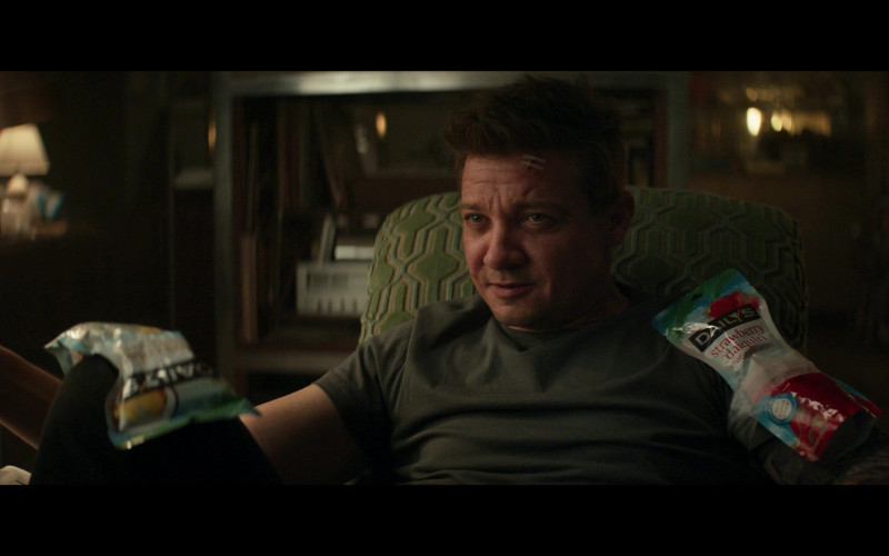 Daily's Strawberry Daiquiri Pouch Frozen Cocktail of Jeremy Renner as Clint Barton in Hawkeye S01E04 "Partners, Am I Right?" (2021)