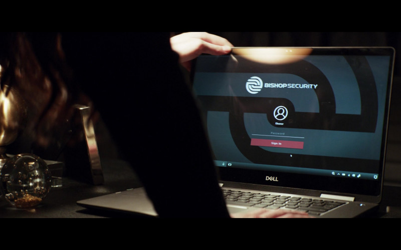 Dell Laptop in Hawkeye S01E03 Echoes (2021)