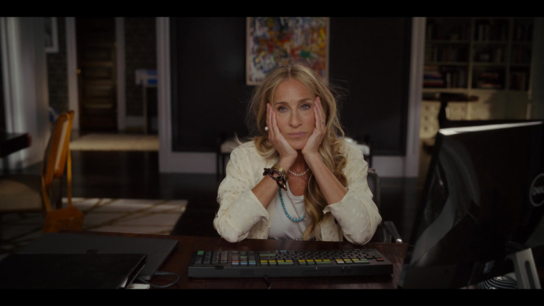Dell Monitor in And Just Like That… S01E03 When in Rome… (3)