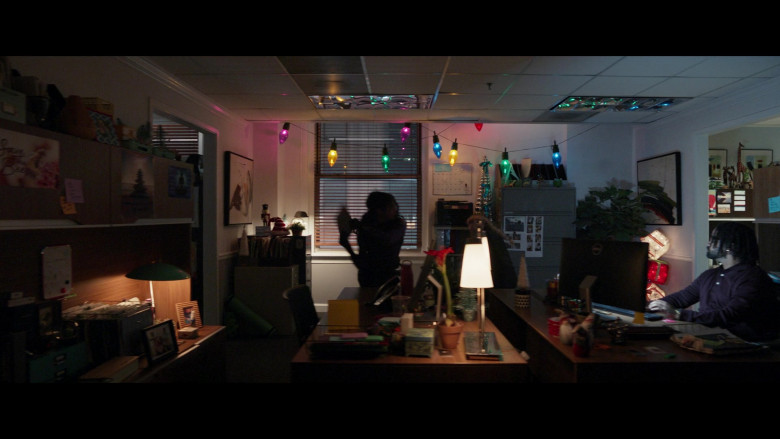 Dell Monitor in Hawkeye S01E06 So This Is Christmas (2021)
