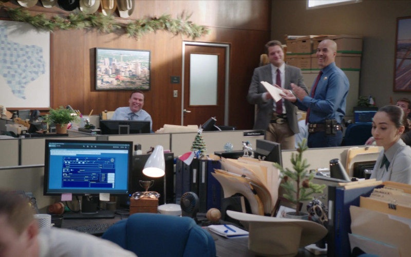 Dell Monitor in Walker S02E05 Partners and Third Wheels (2021)