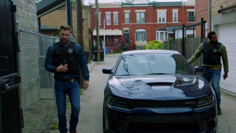Dodge Charger SRT Blue Car in Chicago P.D. S09E09 A Way Out (2)