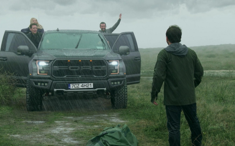 Ford F-150 Raptor Pickup Truck in It’s Always Sunny in Philadelphia S15E08 The Gang Carries a Corpse Up a Mountain (1)