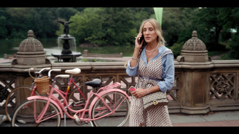Gucci Bags of Sarah Jessica Parker as Carrie Bradshaw in And Just Like That… S01E03 When in Rome… (3)