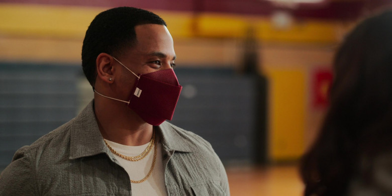 Henry reusable protective face mask in Swagger S01E08 Still I Rise (2021)
