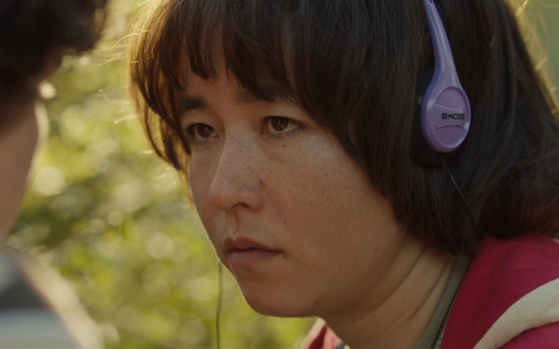 Koss Headphones of Maya Erskine as Maya Ishii-Peters in PEN15 S02E15 Home (2021)