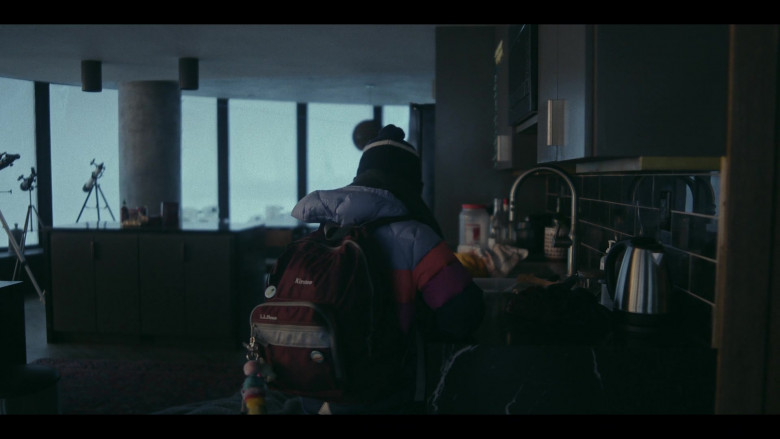 L.L.Bean Backpack in Station Eleven S01E07 Goodbye My Damaged Home (2021)