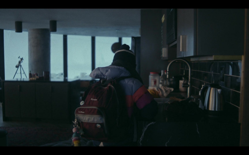 L.L.Bean Backpack in Station Eleven S01E07 Goodbye My Damaged Home (2021)