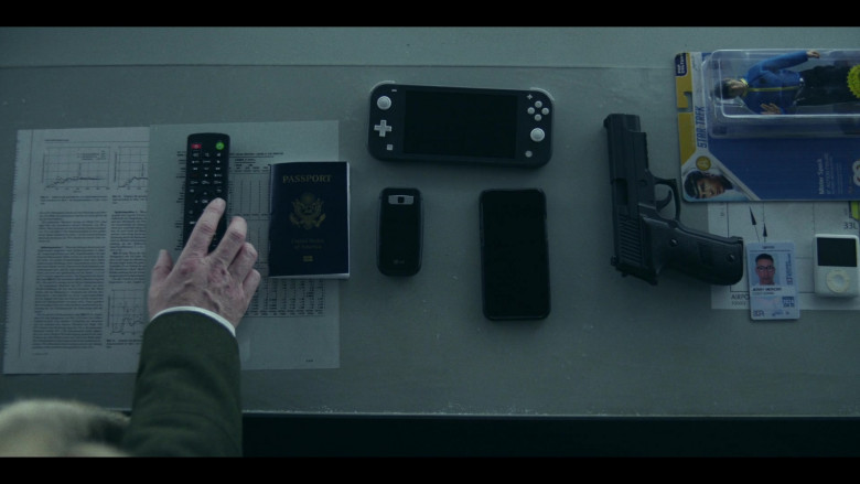 LG Mobile Phone in Station Eleven S01E05 The Severn City Airport (2021)