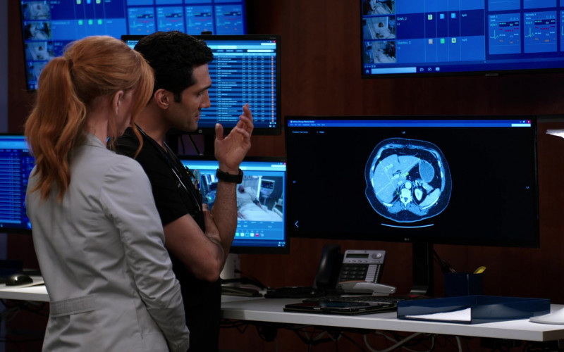 LG Widescreen Computer Monitor in Chicago Med S07E09 Secret Santa Has a Gift for You (2021)