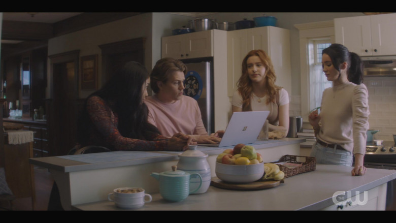 Microsoft Surface Laptop Computer in Nancy Drew S03E09 The Voices in the Frost (2)