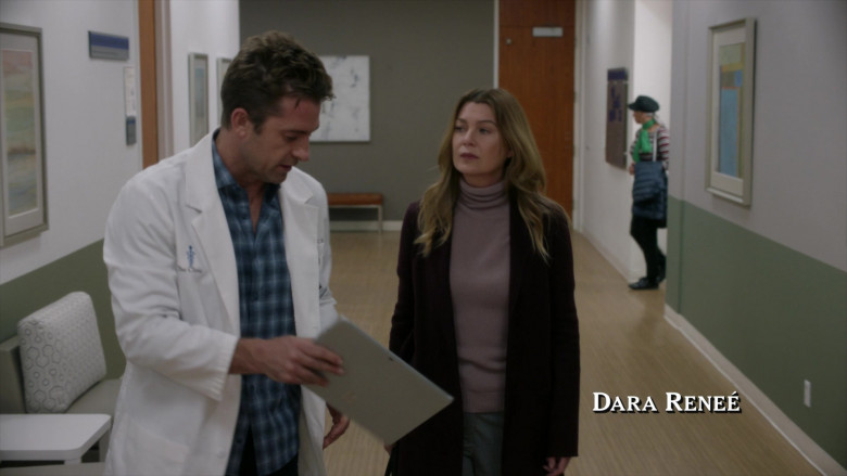 Microsoft Surface Tablets in Grey’s Anatomy S18E07 Today Was a Fairytale (2)