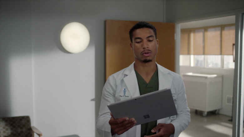 Microsoft Surface Tablets in Grey’s Anatomy S18E07 Today Was a Fairytale (4)