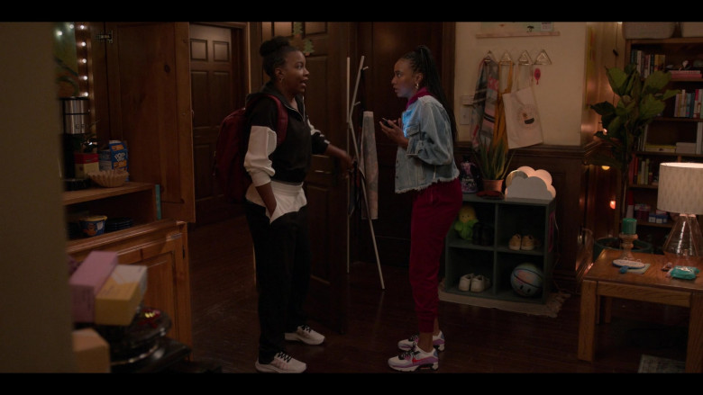 Nike Air Max 90 Women’s Sneakers of Alyah Chanelle Scott as Whitney Chase in The Sex Lives of College Girls S01E08 The Surprise Party (2021)