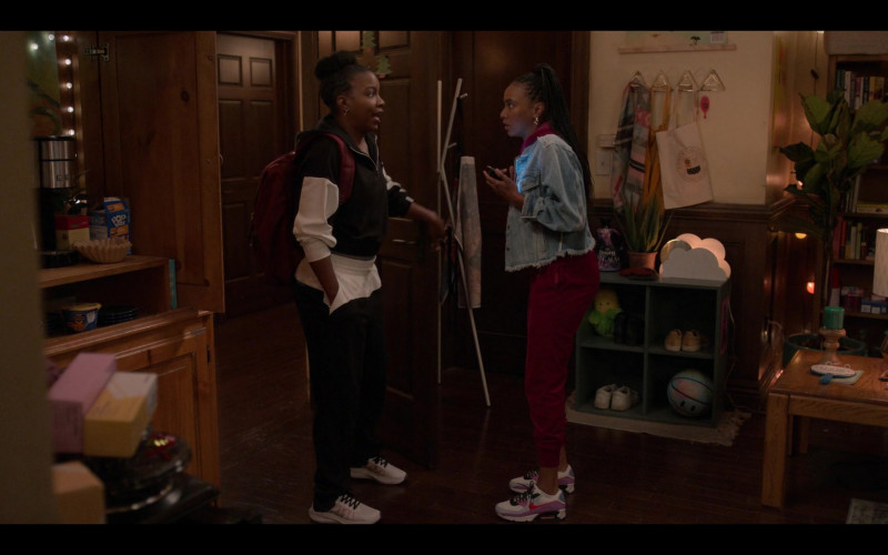 Nike Air Max 90 Women's Sneakers of Alyah Chanelle Scott as Whitney Chase in The Sex Lives of College Girls S01E08 The Surprise Party (2021)