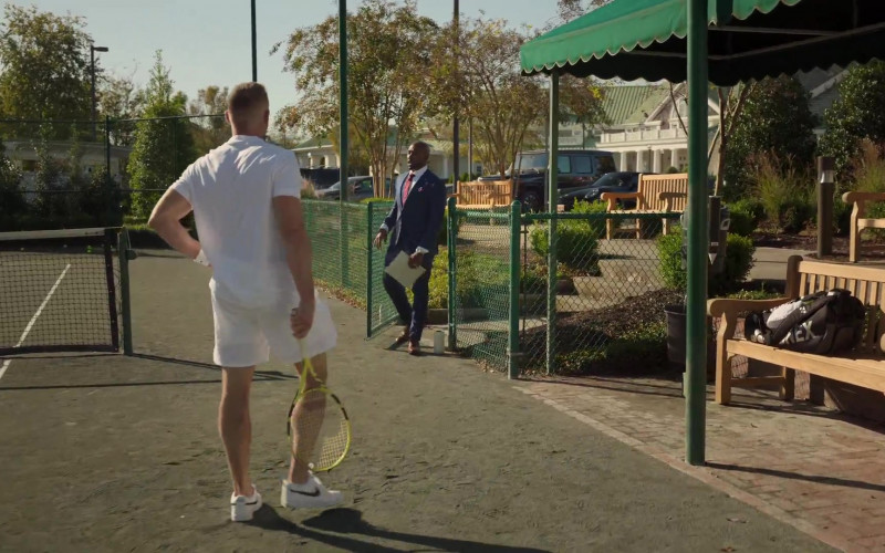 Nike Men’s White Sneakers in Our Kind of People S01E08 Sistervention (2021)