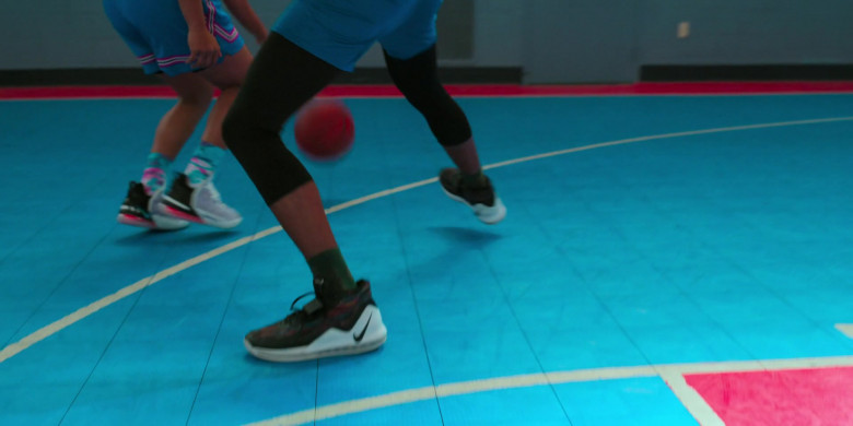 Nike Sneakers in Swagger S01E08 Still I Rise (2021)