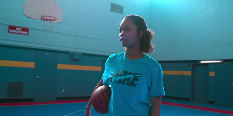 Nike Women’s Blue Tee in Swagger S01E08 Still I Rise (2021)