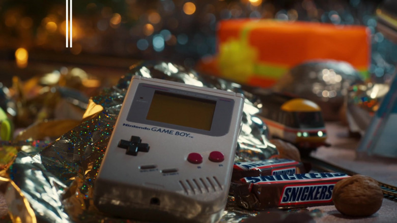 Nintendo Game Boy and Snickers in Last Train to Christmas (2021)
