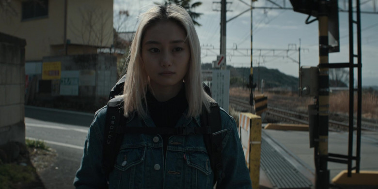 Osprey Backpack of Shioli Kutsuna as Mitsuki Yamato in Invasion S01E10 First Day (2021)