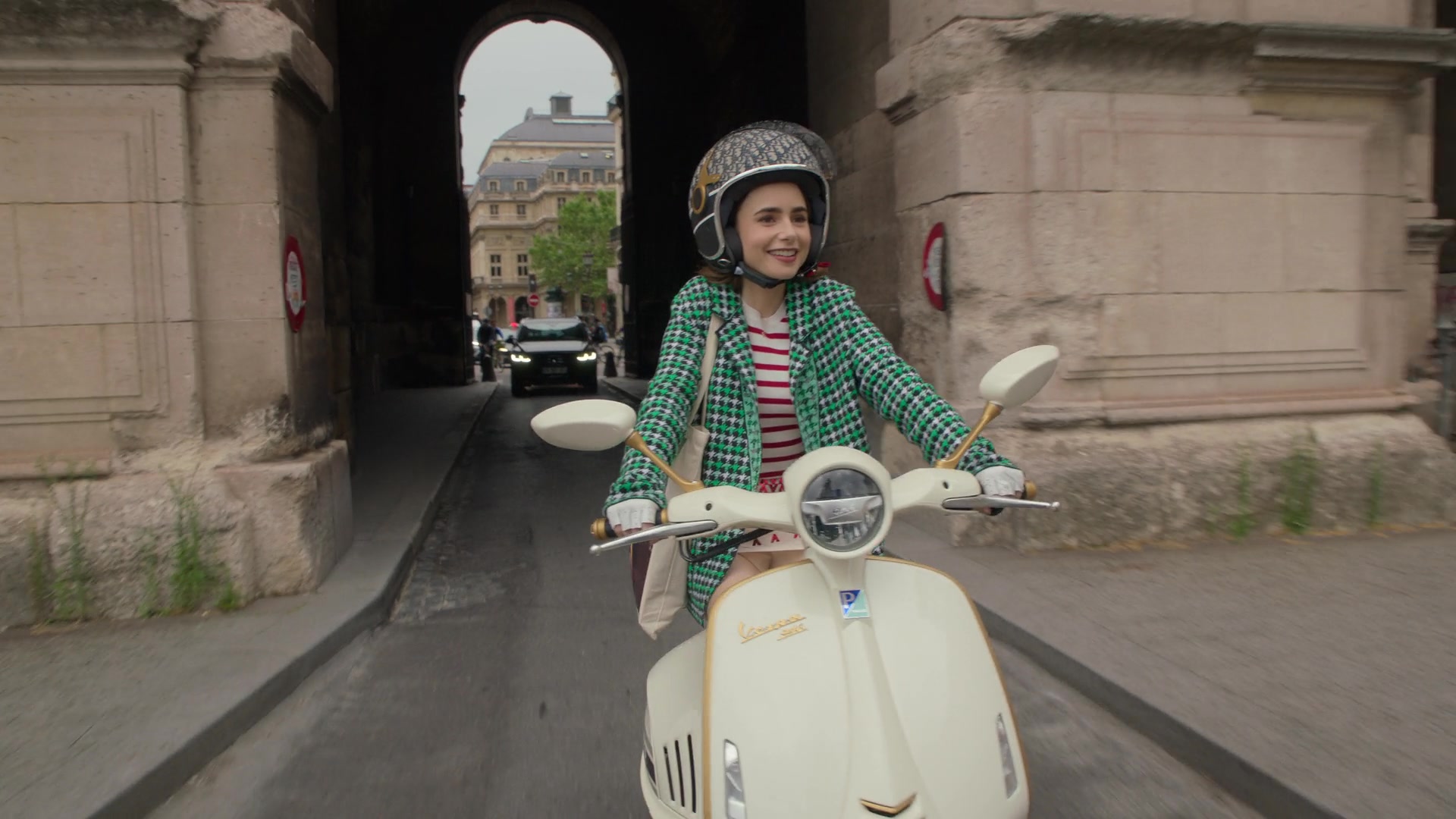 Emily in paris vespa