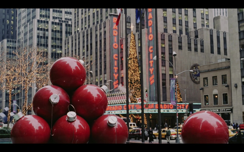 Radio City Music Hall in Gossip Girl S01E11 You Can’t Take It with Jules (2021)