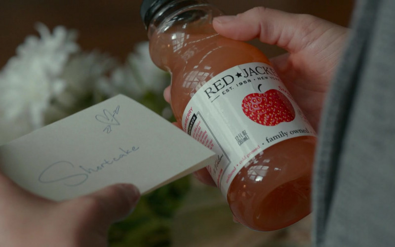 Red Jacket Orchards Juice in The Hating Game (2021)
