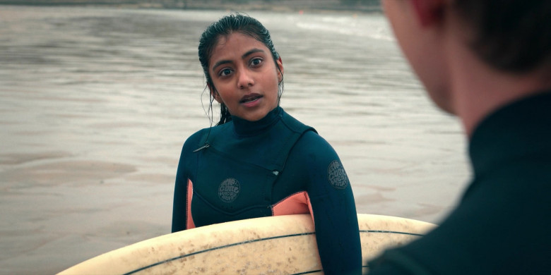 Rip Curl Wetsuit in Alex Rider S02E01 Surf (2021)